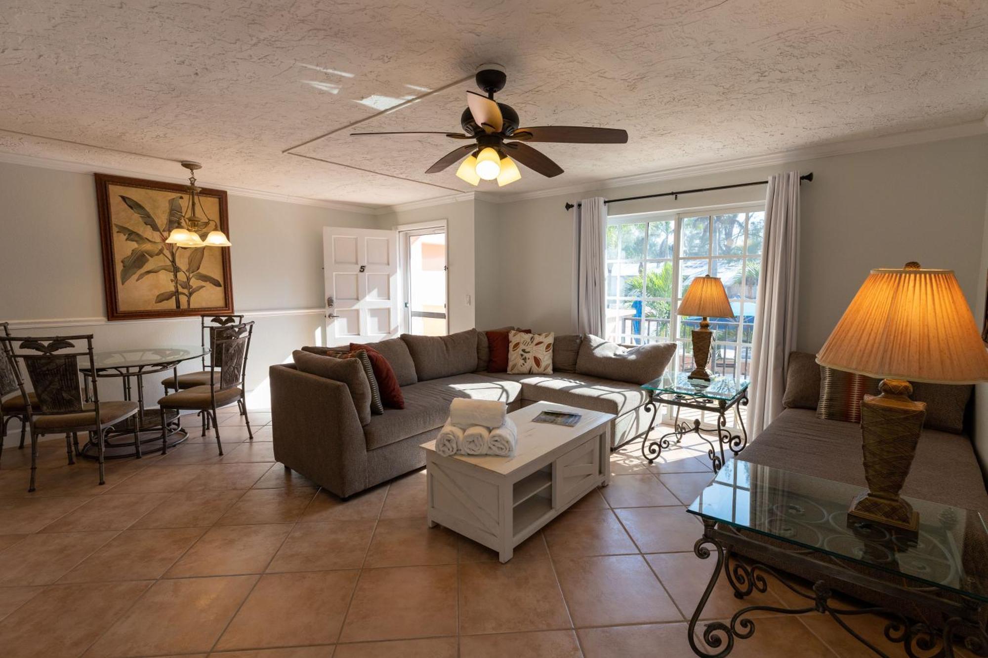 Apartment Alamanda On Holmes *
